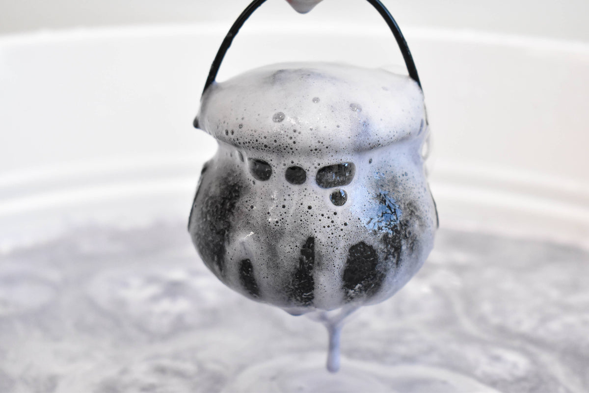 Bubbling Cauldron Halloween Bath Bomb - Ghostie