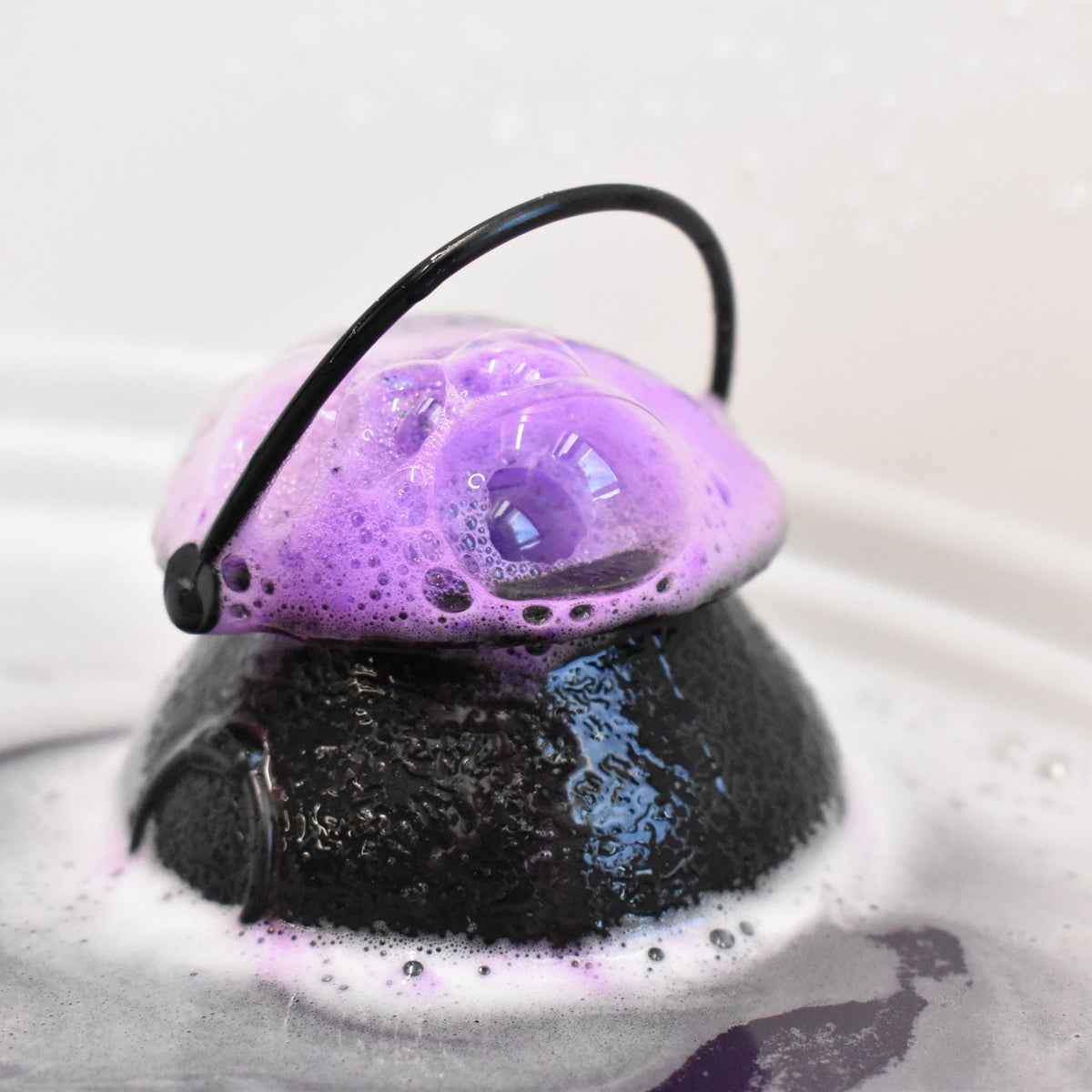 Bubbling Cauldron Halloween Bath Bomb - Ghostie