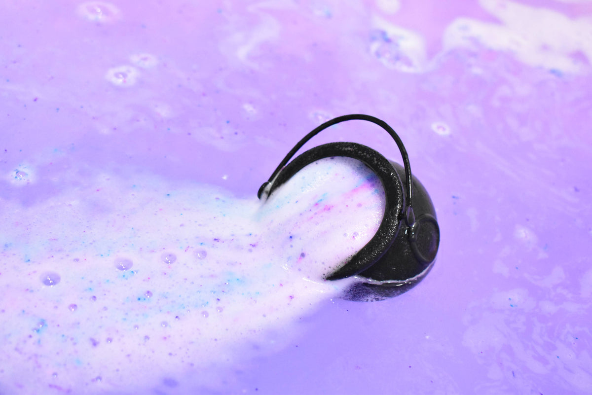 Bubbling Cauldron Halloween Bath Bomb - Mermaid