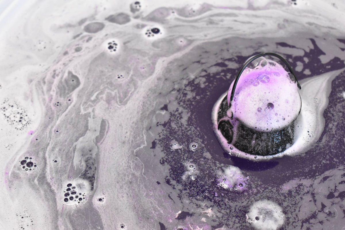 Bubbling Cauldron Halloween Bath Bomb - Ghostie